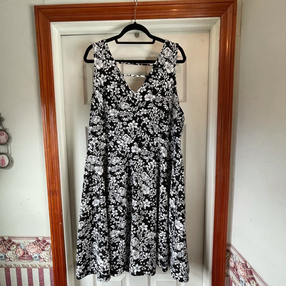 Torrid Black and White Floral V-neck Dress
